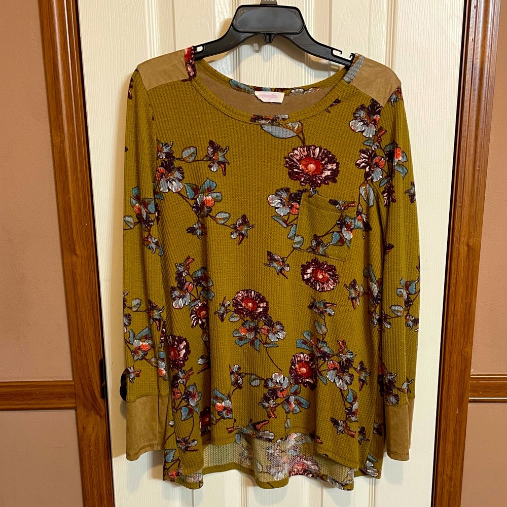 Women's Jennaration Boutique Floral Mustard top - Large